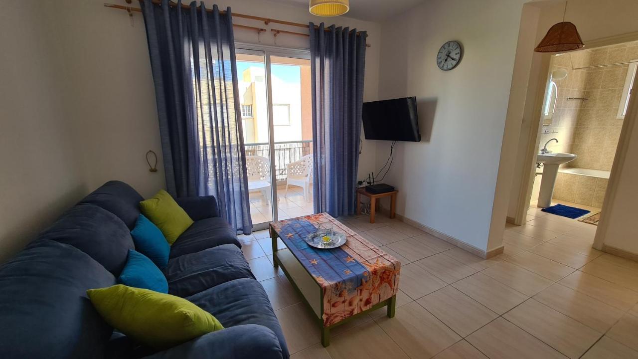 Central 2 Bedroom Apartment In Kato Paphos Exteriör bild