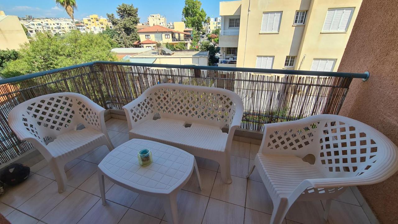 Central 2 Bedroom Apartment In Kato Paphos Exteriör bild