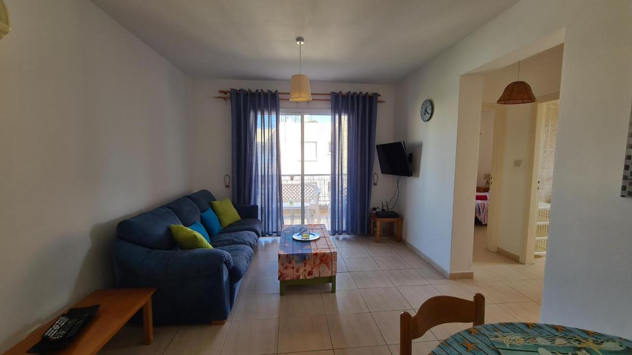 Central 2 Bedroom Apartment In Kato Paphos Exteriör bild